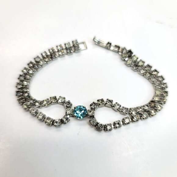 Vintage Rhinestone Bracelet With Blue Gemstone Centerpiece Double Strand LI111 - Picture 1 of 5